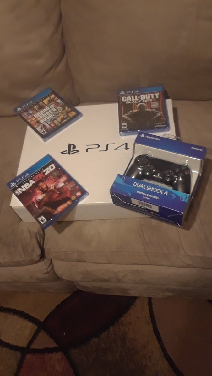 GOTwhatYouNEED6's tweet photo. BRAND NEW Ps4 for sale with all cords and 2 controllers and games has in the picture and turtle beach headset. Dm us no bs you heard 🗣 Fast Shipping #Ps4 #Ps4forSale https://t.co/2dHmbiBRVO