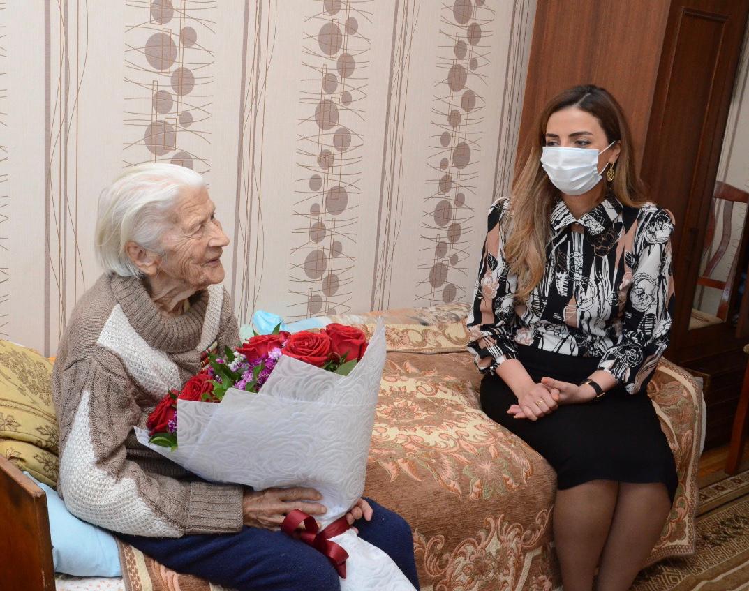 KNurullayeva's tweet photo. Əziz seçicilərim,

9 may faşizm üzərində qələbənin 75 illiyi münasibəti ilə Nizami rayonunda yaşayan, Böyük Vətən Müharibəsi veteranlarımız 98 yaşlı Ağayev Əsgər İdris oğlu və 99 yaşlı Rəhimova Vera Alekseyevna ilə evlərində görüşərək bayramlarını təbrik etdik. 

#75il #9May1945 https://t.co/dqmTPwYKSh