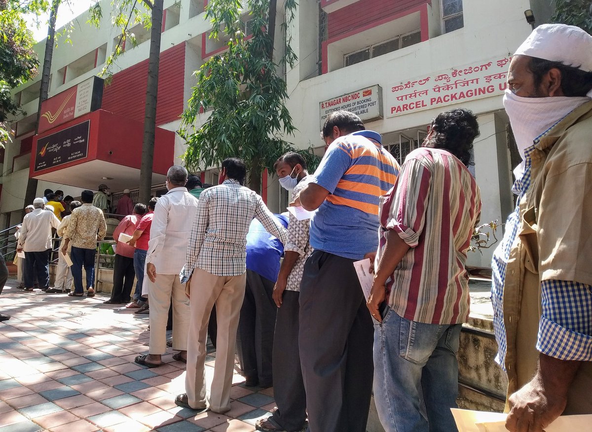 kkumar612's tweet photo. As state govt announced SPL package for auto n taxi drivers huge lines r started in front of post offices. @DeccanHerald @prajavani #lockdownrelief #autotaxidrivers https://t.co/wOo5Pl9tpX