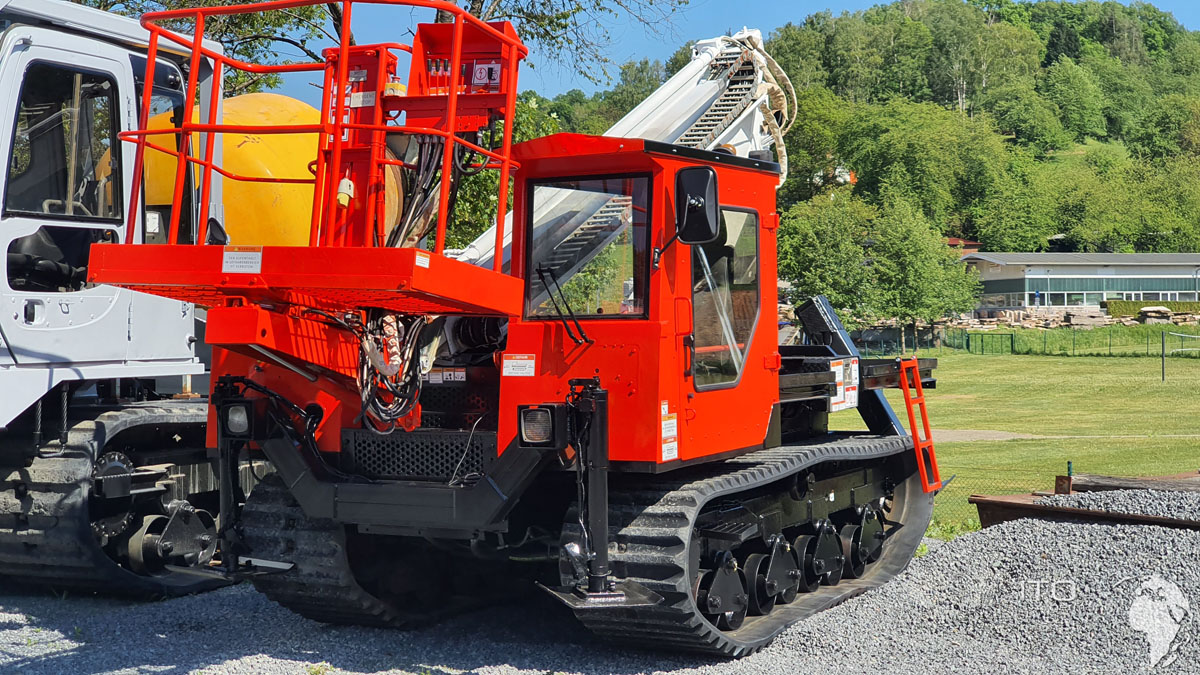 itogermany's tweet photo. Fotos zeigen einen gebrauchten Raupendumper #Morooka #MST800 mit #Arbeitsbühne https://t.co/OIb7kirT4r   #used #dumper #forsale #tracked #vehicle #manlift #cherrypicker https://t.co/s6reBoCVXP