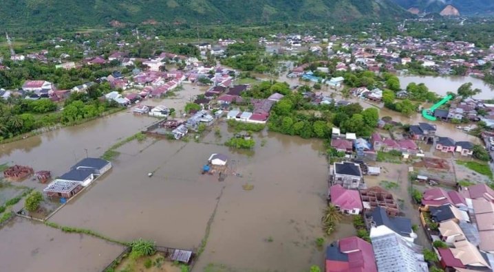 SenjaGerimis's tweet photo. The pandemic cannot lock them down, the flood can! https://t.co/DfH4Iqh7tk