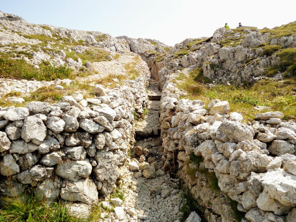 arabbadolomites's tweet photo. #SassdeStria (2.477 m) | “Stone of the witch”
How to get to the top? From #ValparolaPass Ferrata Sottotenente Fusetti. ▶️ https://t.co/HHY72RtUC7
#ArabbaVerticale #BellezzaADomicilio #TreasureItaly #Italycomestoyou #arabba #fodom #dolomites #dolomiten #visitveneto #infodolomiti https://t.co/I8SHQ1HY1J