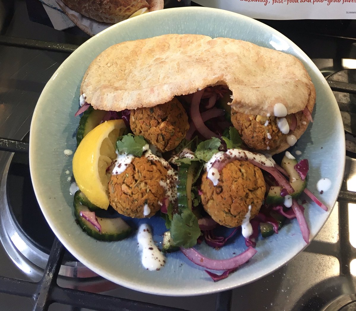 You wouldn’t know these Sweet Potato Falafel Pittas were a healthy recipe from @SlimmingWorld #swmagazinemakes