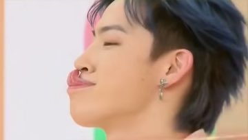 Jaebeom can also touch his nose using his tounge. Beom’s print!