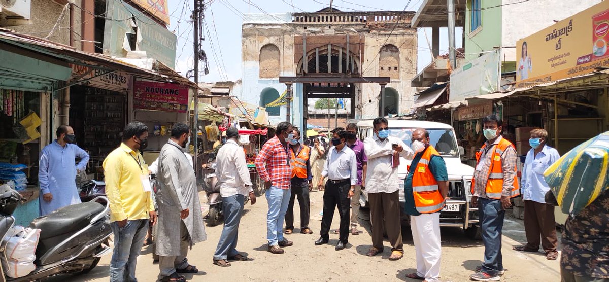 CharminarDc's tweet photo. Inspection of miralamandi along with dy. EE, SWM, SS and sanitation staff #swachhyd #teamghmc @bonthurammohan @ZC_Charminar @CommissionrGHMC @acitghmc @AMOH10GHMC https://t.co/v2StH2jXxe