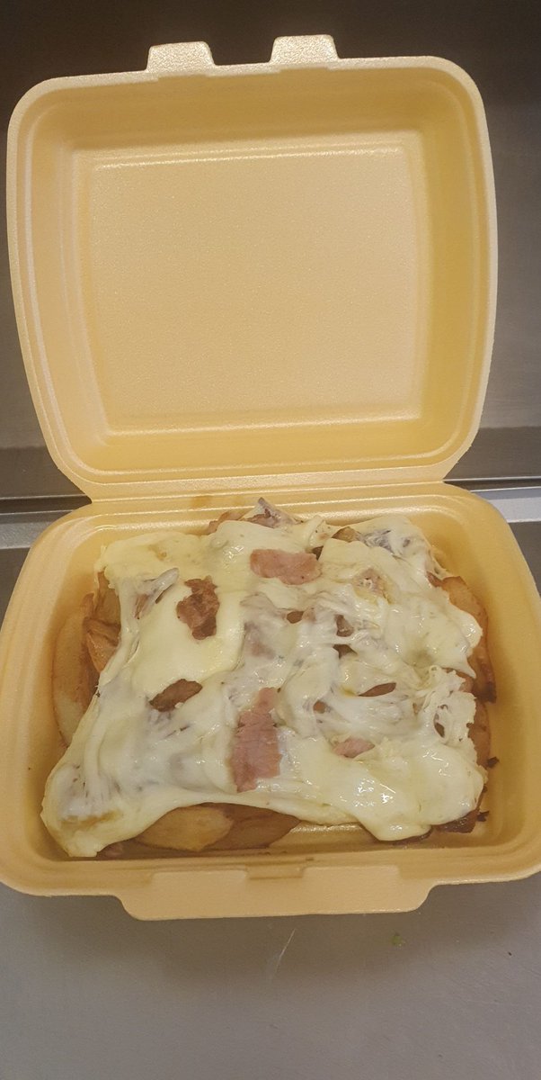 Tracieanneg's tweet photo. Chips and bacon bits and melted mozzarella #expressocafe #Gwersylt #staylocal https://t.co/yDoSfccsSX