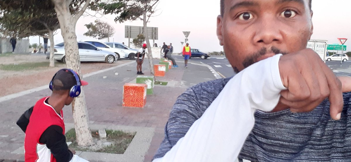 buntumatole's tweet photo. Morning run with my childhood friend coach Laz. #Day43OfLockDown #Covid_19 #morningrun #RunKasi #RunKhultsha #RunningExperience #Morningjog #IamBuntuMatole https://t.co/K8znhOt7L9