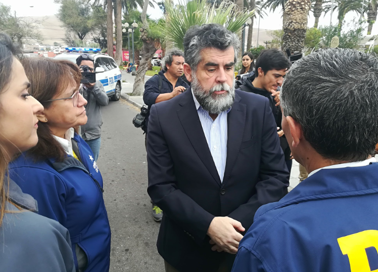 infogatecl's tweet photo. ⚠️Ley del Padre Gatica....
🥊aunque ESTÁN PROHIBIDAS LAS CONTRATACIONES EN EL ESTADO #LaMoneda rompe su regla y contrata a cuestionado ex subsecretario #RodrigoUbilla como #asesor de #Presidencia 📢 Los detalles acá 📢https://t.co/EHkKF3qIFY https://t.co/5kwbUAxLft