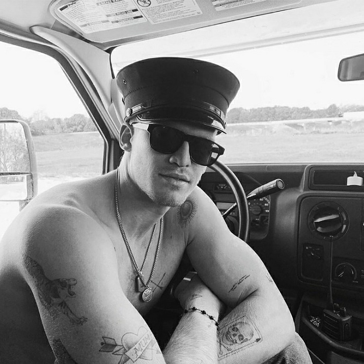 CS_HQPH's tweet image. Lets take a moment of silence to appreciate @CodySimpson tattoos 🖤