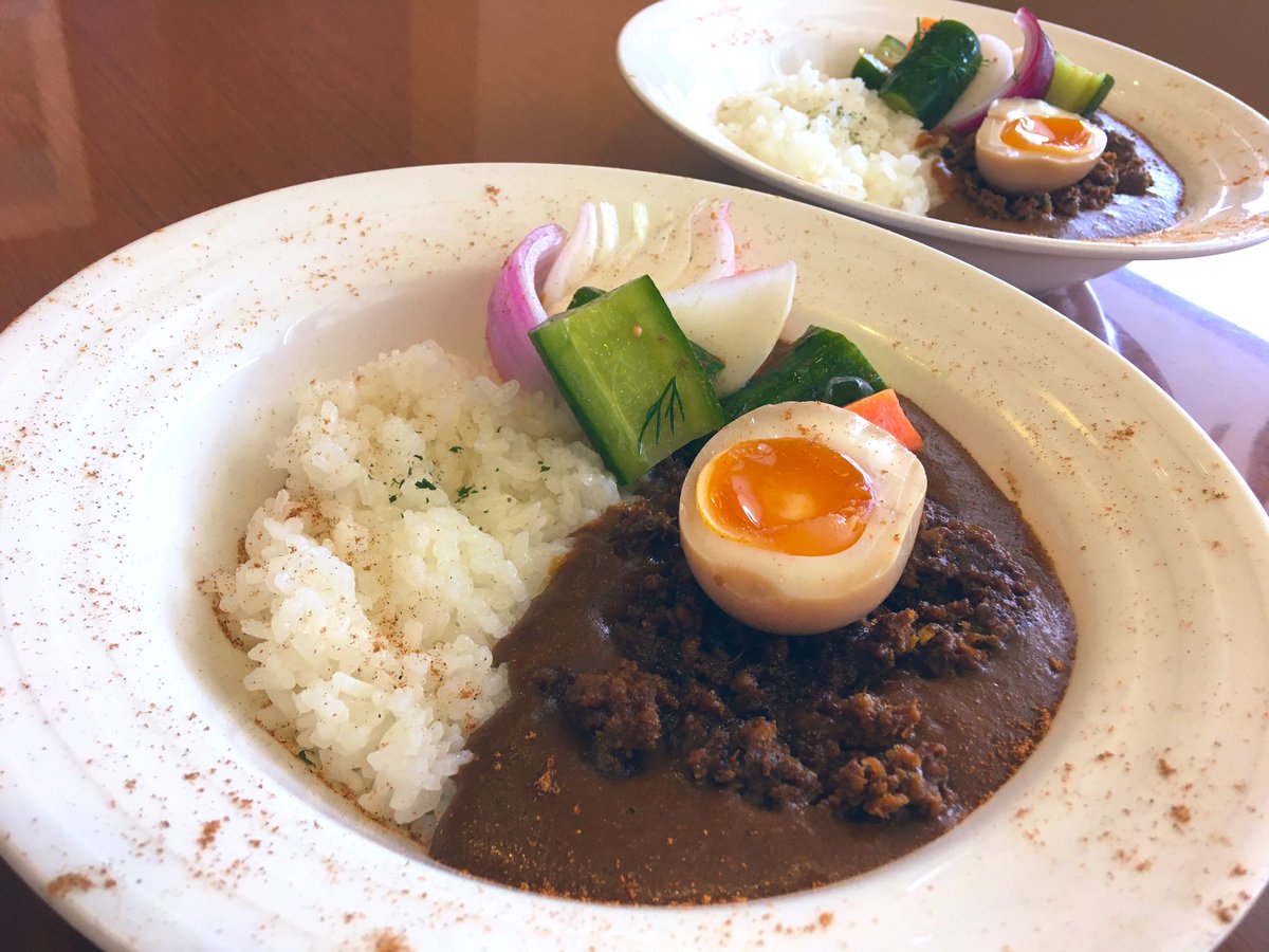 かりん亭 賄い カレーライス 美味しくピクルスが漬かったのでカレーライスに この前植えたディルを加えて香りに奥行きを ハーブのディルとフェンネルは見た目がとても似てるので植える際は離して植えないと交雑種になってしまい個々の香りが損なわ かりん亭 賄い カレーライス 美味しくピクルスが漬かったのでカレーライスに この前植えたディルを加えて香りに奥行きを ハーブのディルとフェンネルは見た目がとても似てるので植える際は離して植えないと交雑種になってしまい個々の香りが損なわ