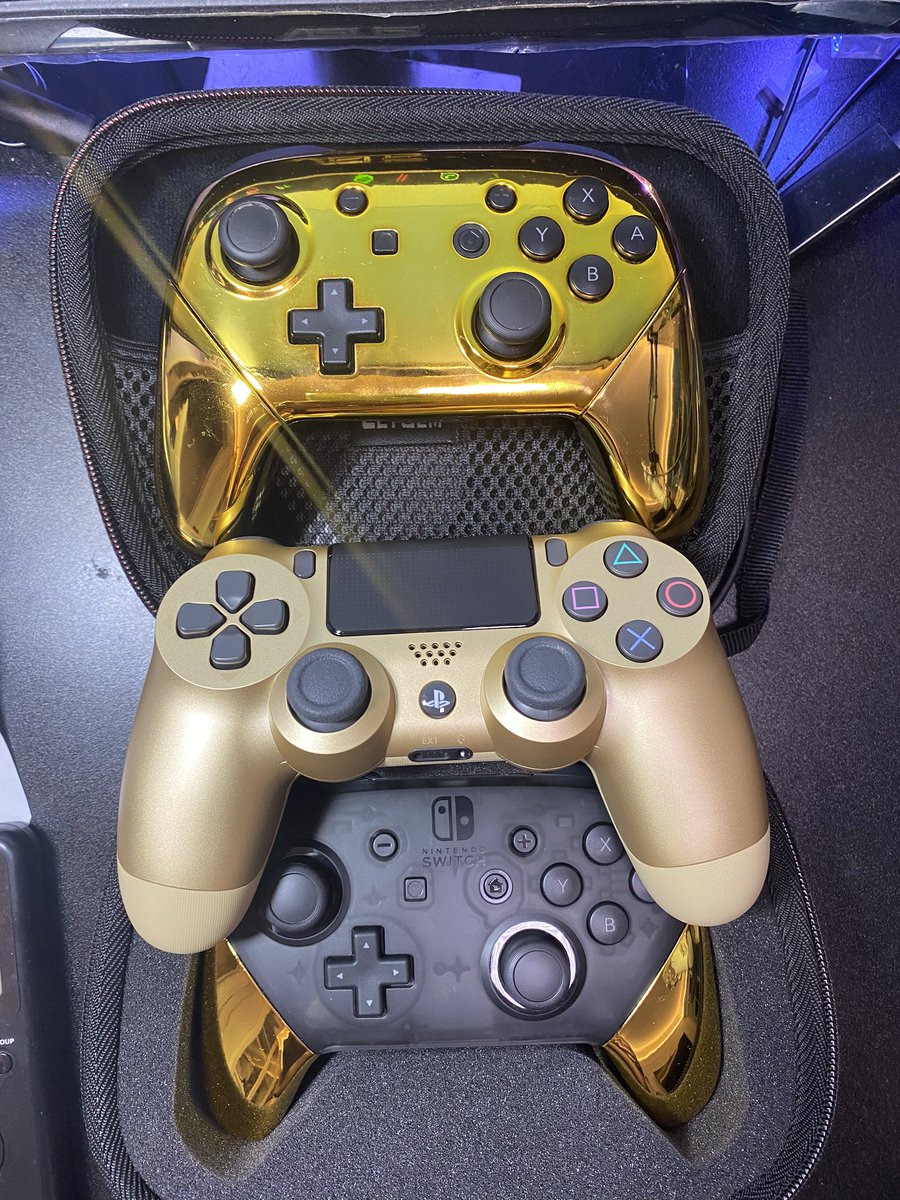 Rockbeauty360's tweet photo. Just finished these custom switch pro controllers so it can match with this Ps4 controller. Now on to the next project.
#goldcontroller #nintendoswitch #ps4 #gamersfashion #gamergirl #gamergear https://t.co/1cnA5VatxB