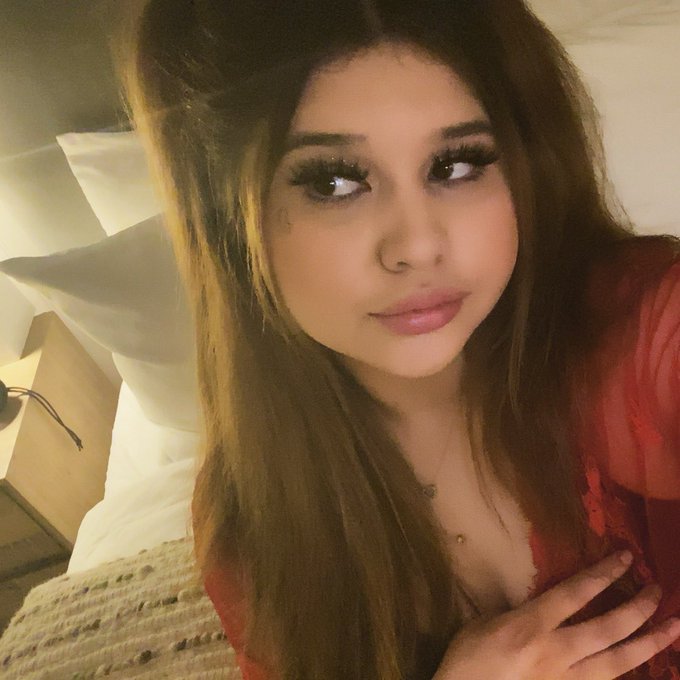 2 pic. Your fav Bunk gal ❤️ https://t.co/kGkUvwCMyt