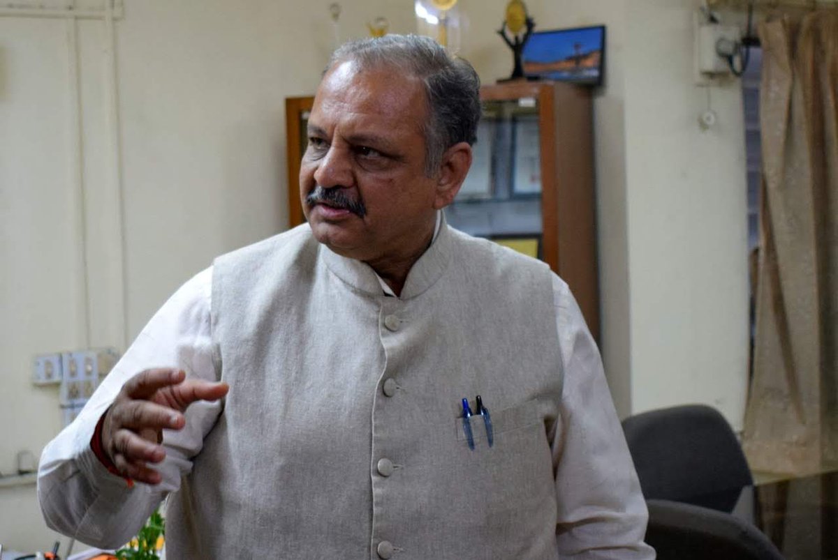 FMSBaroda's tweet photo. A good teacher is like a candle - it consumes itself to light the way for others.
After 29 years of service at the faculty, we bid farewell to our beloved Dean, Prof. (Dr.) J D Jadeja. At the same time, we also feel immense pride in him becoming the Vice-chancellor (1/2) https://t.co/QfWOEhVjTD