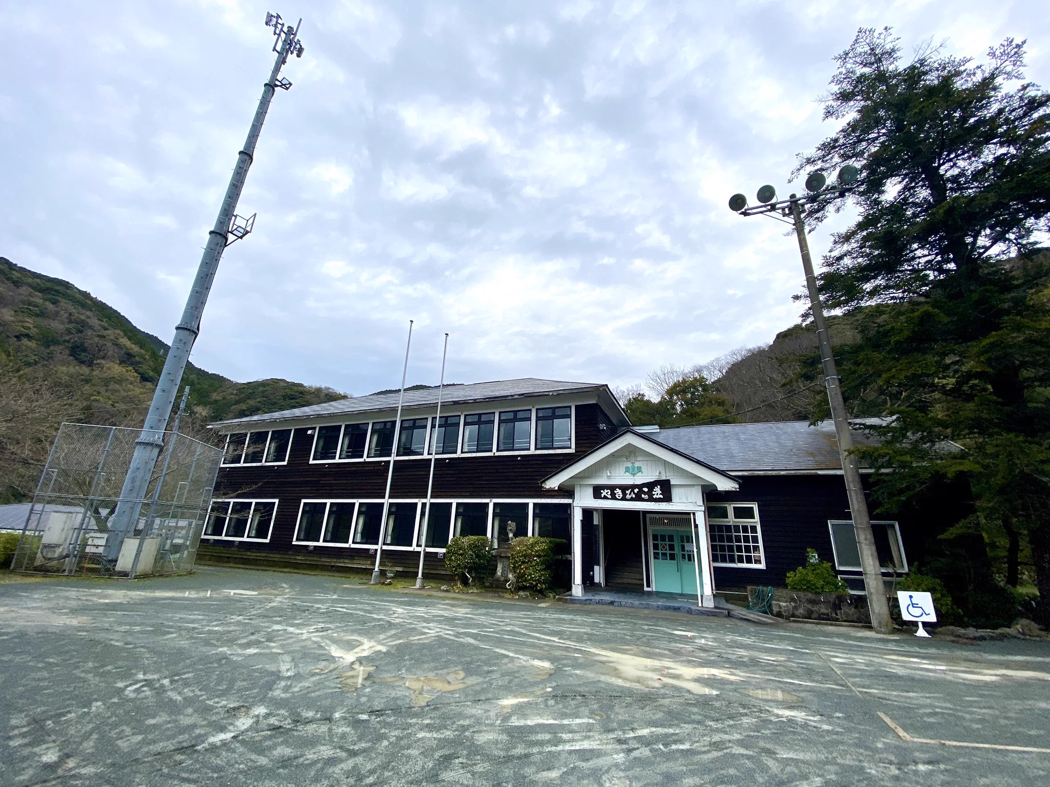 25mプールが丸々温泉！静岡県西伊豆町の『やまびこ荘』に泊まってみたい！