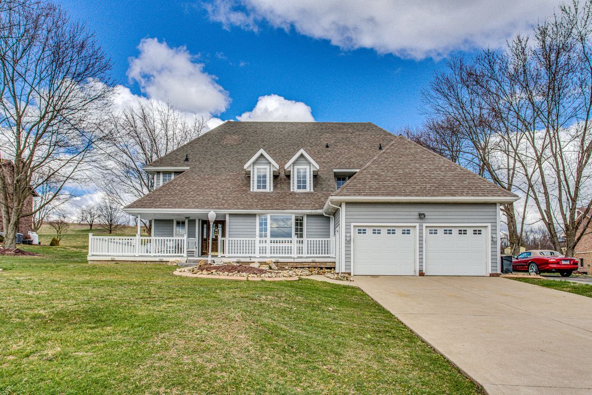 PghPropertyDiva's tweet photo. Please take a moment and visit the virtual tour available right here! This entertainer's paradise is an outdoor oasis. Boasting an In-ground Pool, Sports Court, Outdoor Kitchen, Poured Concrete &amp; Lush Landscaping.
https://t.co/o9WanhzMit https://t.co/lFdU7exGaE