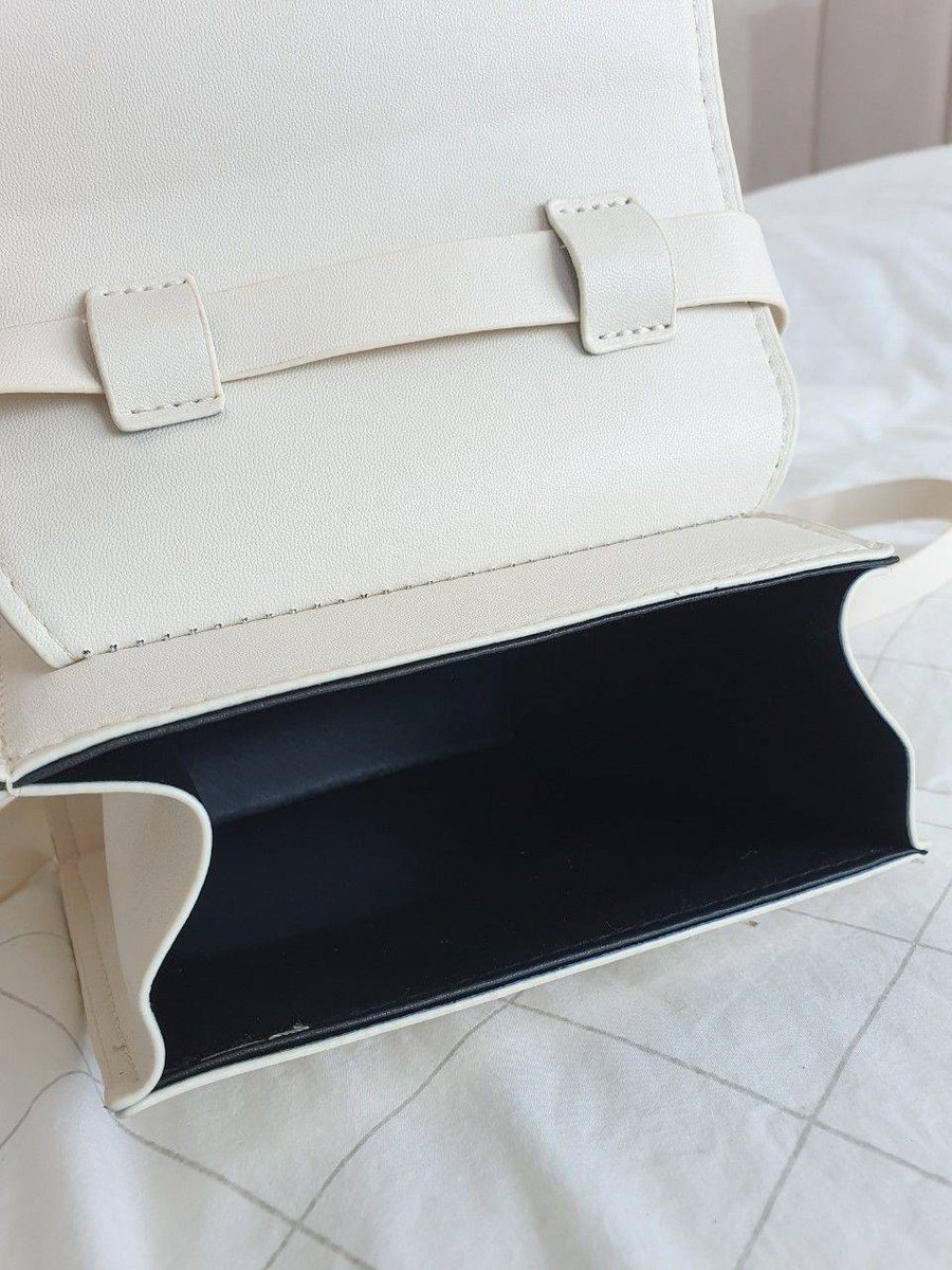 bubblebagshop's tweet photo. Garo bag 260฿ ส่งฟรี!
กระเป๋าสะพายหนังสไตล์เกาหลีมาอีกแล้ว ใบนี้มากับสีพาสเทลตุ่นๆ ดูดีดูแพง ทรงเหลี่ยมน่ารัก ใส่ของหยิบของง่าย สายสามารถถอดออกได้
🚩size : 15x16x9cm 
🚩วัสดุทำจากหนัง PU กันน้ำ
🚩สายสะพายถอด และปรับเลื่อนความยาวได้ ความยาวสาย110cm
🚩ตัวปิดกระเป๋าเป็นแม่เหล็ก https://t.co/TObGW08MYR