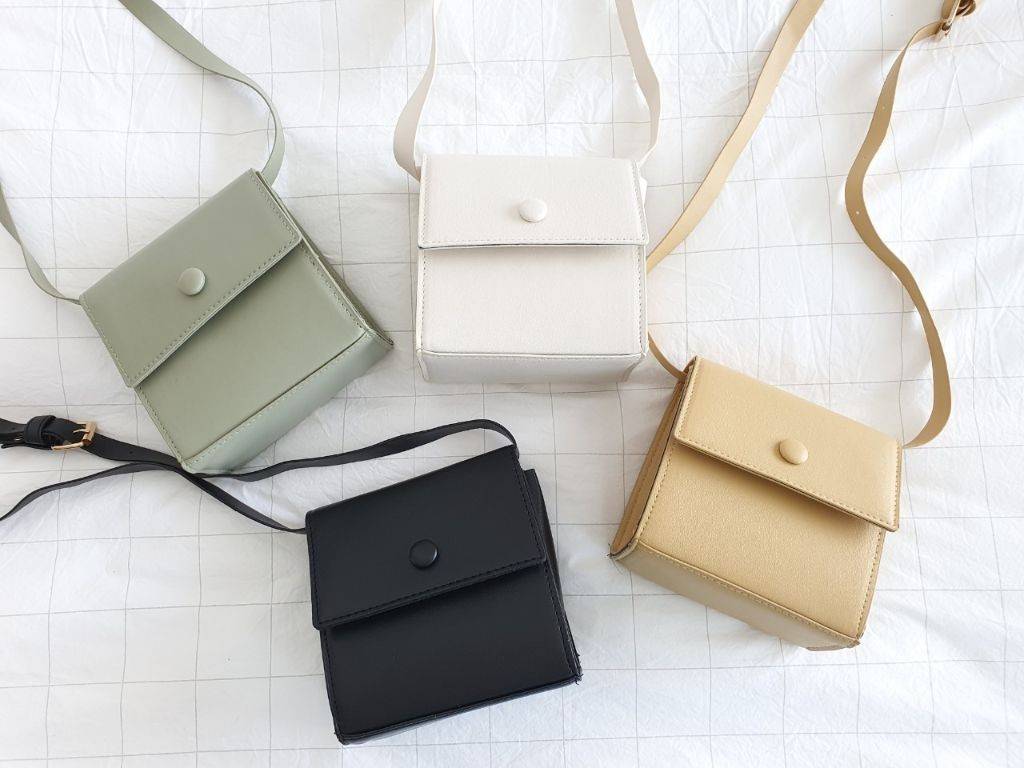 bubblebagshop's tweet photo. Garo bag 260฿ ส่งฟรี!
กระเป๋าสะพายหนังสไตล์เกาหลีมาอีกแล้ว ใบนี้มากับสีพาสเทลตุ่นๆ ดูดีดูแพง ทรงเหลี่ยมน่ารัก ใส่ของหยิบของง่าย สายสามารถถอดออกได้
🚩size : 15x16x9cm 
🚩วัสดุทำจากหนัง PU กันน้ำ
🚩สายสะพายถอด และปรับเลื่อนความยาวได้ ความยาวสาย110cm
🚩ตัวปิดกระเป๋าเป็นแม่เหล็ก https://t.co/TObGW08MYR