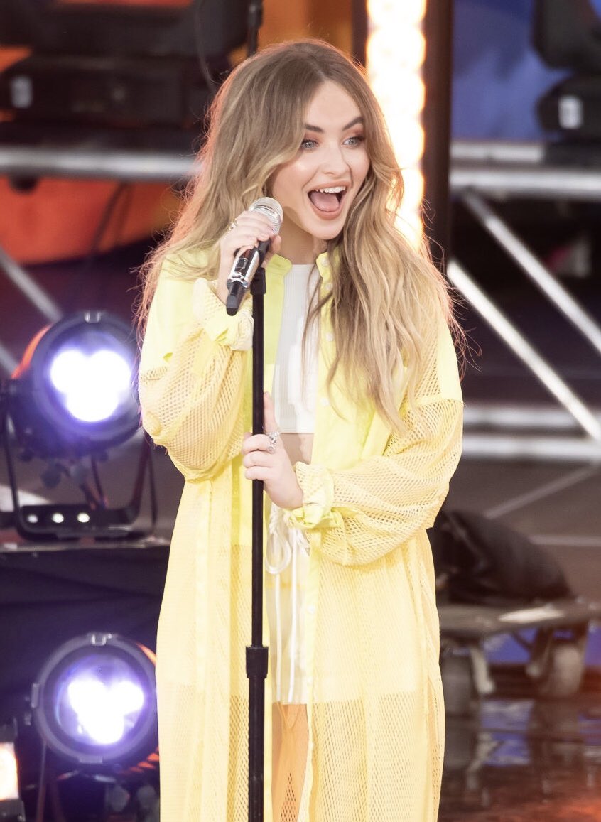 July 5 2019she performed on ABC's "Good Morning America"4th is a photo with two police officers