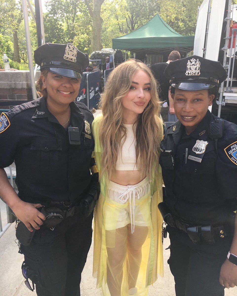 July 5 2019she performed on ABC's "Good Morning America"4th is a photo with two police officers