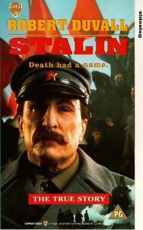 AR_AKINCI's tweet photo. Kafasındaki ütopya uğruna milyonlarca zavallının kanına giren bir başka diktatör Stalin'in, en yakın yoldaşlarını bile tasfiye eden şüpheciliği ve kindarlığını anlatan biri komedi tarzındaki iki film de vasat ama ilgilisi için izlemeye değer. https://t.co/Obz0Y4GOHf