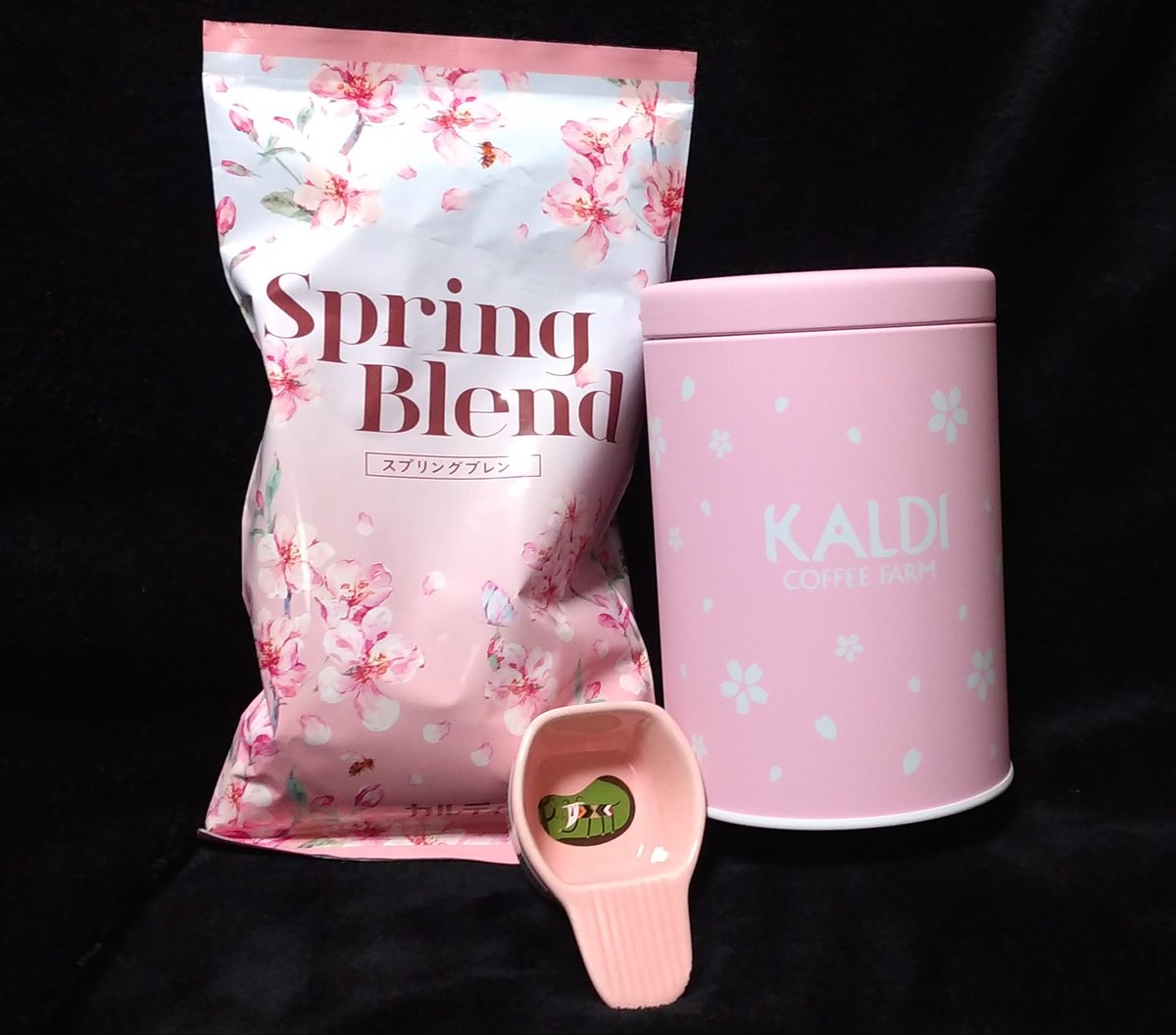 lockenbooth's tweet photo. #カルディ
ピンクのキャニスター欲しさに買っておいた #Springblend と、ピンクのメジャースプーン🌸
ピンク尽くしで可愛い🌸
#おうち時間 が長くなって、丁度良かった☕
#KALDI https://t.co/tRLaxiQ7qF