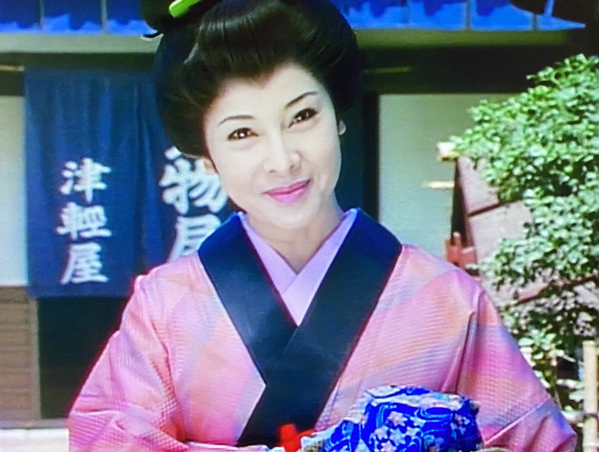 水戸黄門 お銀 「かげろうお銀のお年寄りの交通安全」を観た。 ストーリーを複雑にした分、交通安全指導の尺は短くなったものの、 水戸黄門のときより、効率よくまとめられていた。 お銀と言えば入浴シーンは欠かせない。やはり視聴者サービスは怠らず ...