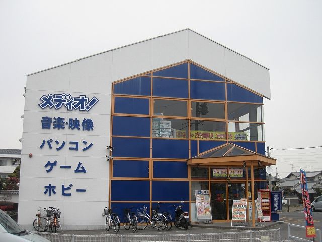 Kimo Iyashinokaeru お仲間ですね 総社店わかります レトロゲームだけでなく昔のプラモやおもちゃなんかもあったりして 行くのが楽しみでした 総社行った時は万歩書店とブックマーケットと ハードオフとわんぱくこぞう デオデオ巡回するのが