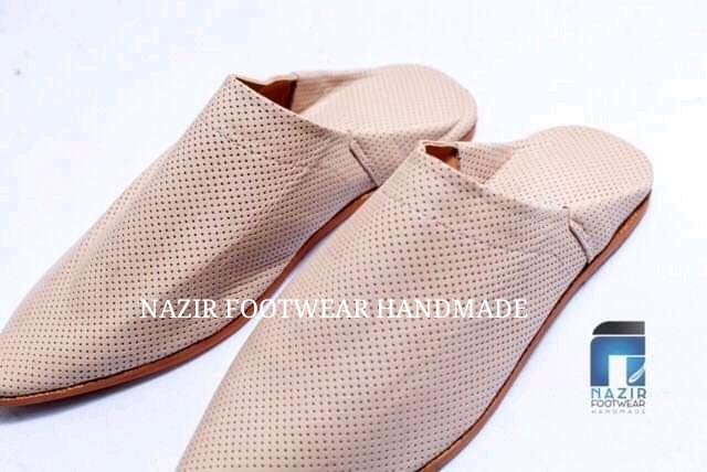 nazirfootwear's tweet photo. 🚨#CollectionKorité2020 Babouches fait main 

🏷 15 000 frs cfa

Faites votre choix et passez votre commande dès maintenant au 77 781 34 94 

Nazir Footwear Handmade... La marque 100% sénégalaise 
#kebetu #GalsenCreative #Senegal https://t.co/twKoVGQubs