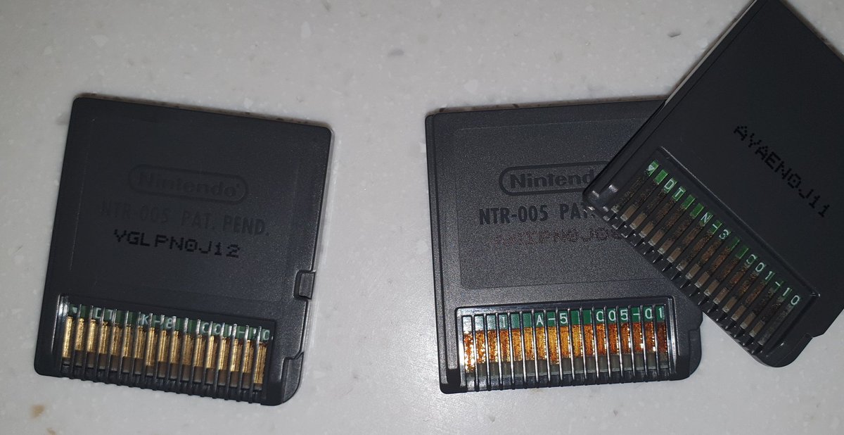 TeamDiddybot's tweet photo. Any suggestions on the best way to carefully clean these connectors up so that they might work again? https://t.co/EFPfwGsPkT