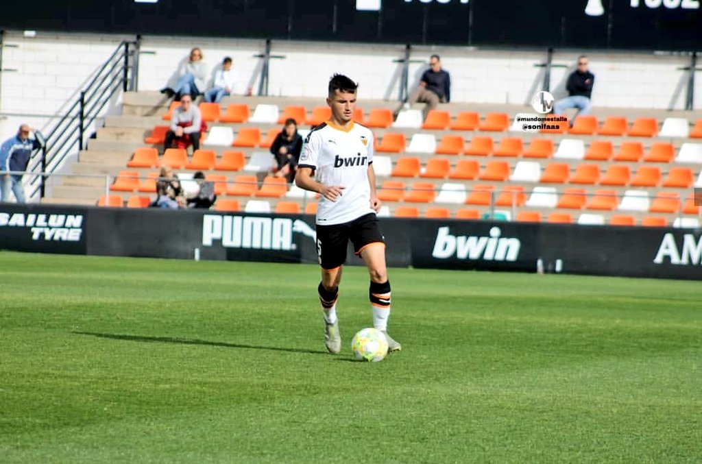 SalvaGomis97's tweet photo. Opinión:

Para los 11 partidos (importantes) que quedan, le daría oportunidades a Javi Jiménez y a Hugo Guillamón.

Sin Garay y con la situación de Mangala, creo que es el momento de confiar en ellos. Ambos entrenan con primer equipo y ya han debutado.

¿Qué opináis vosotros? ⤵️ https://t.co/d4WetOCmUi