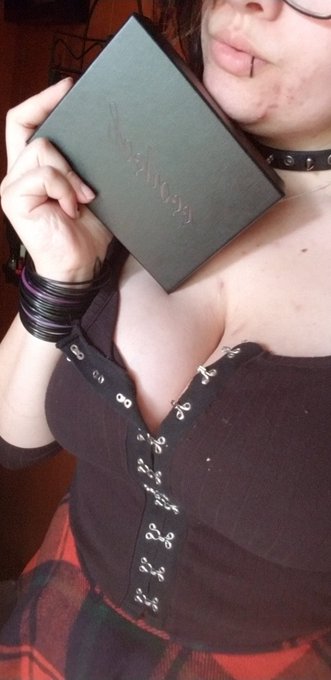 What's in my little black box! Find out on my pornhub!!!!  https://t.co/zU9zXwqwhn #pornhub #100videos<a href="/tag/pornhub"class="tags"><span>#pornhub</span></a><a href="/tag/gonnabefun"class="tags"><span>#gonnabefun</span></a><a href="/tag/premiumsnapchat"class="tags"><span>#premiumsnapchat</span></a><a href="/tag/buymycontent"class="tags"><span>#buymycontent</span></a>