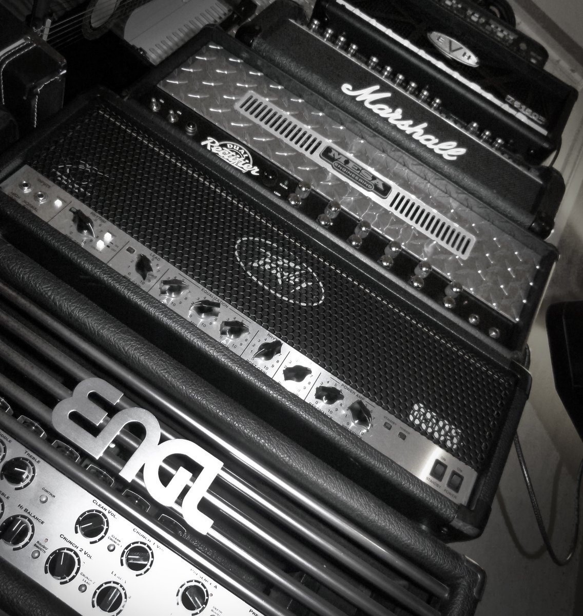 Tower of power @kemperamps_official <a href="/evhgear/">EVH Gear</a> @marshallamps_uk @mesaengineering @peaveyelectronics @engl_amplification | Slab Sound Studio
.
#guitartone #kemperamps #evh #marshall #valvestate8100 #mesaboogie #peavey #engl