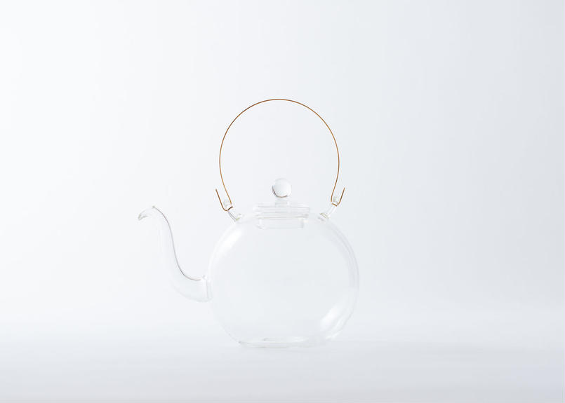 名和実咲 בטוויטר 日ノ出化学製作所のティーポット 透明急須と言うものを最近知りました 医療ガラス で作られ出て頑丈 直火okらしくて忘れられない 真鍮の持ち手も綺麗だ 入荷待ちメールを取り扱いショップで登録し続けてる 圧倒的片思い