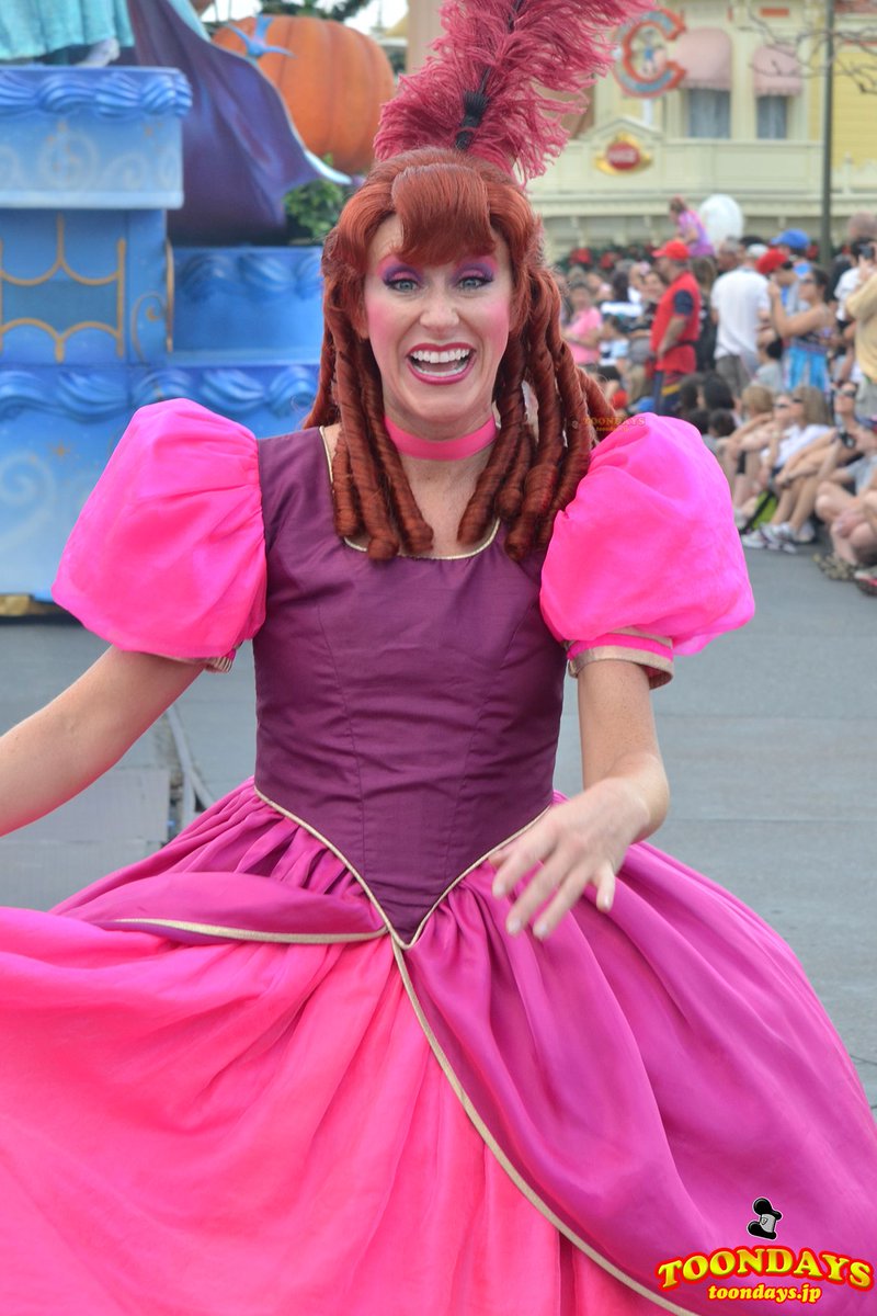 ディズニーヴィランズのトレメイン夫人、ドリゼラ、アナスタシア