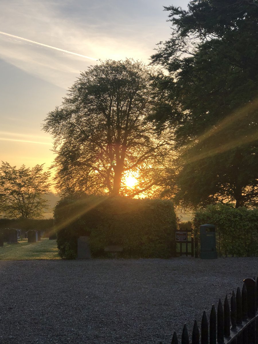 shivyanddada's tweet photo. Always something to be grateful &amp; thankful for #sunrise #DarknessIntoLight2020 @PietaHouse https://t.co/e1rNyiQKCc