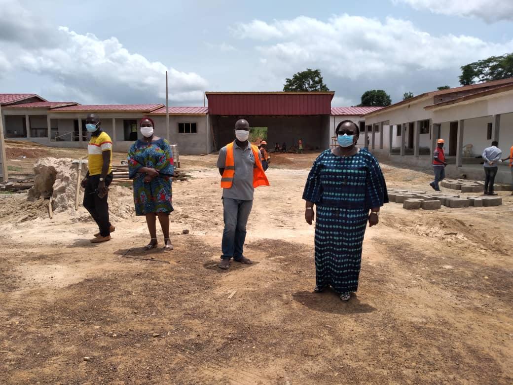 JosephSeigneur's tweet photo. VISITE MINISTÉRIELLE  ANNE DÉSIRÉE OULOTO  :
CE SAMEDI 09 MAI 2020 , LA MINISTRE A VISITÉ LE CHANTIER DU CENTRE DE SECOURS D'URGENCE (POMPIERS) DU CAVALLY !
UN CHANTIER ABANDONNÉ PAR L'ANCIEN CONSEI
NB: ANNE DÉSIRÉE OULOTO EST LA NOUVELLE PRÉSIDENTE DU CONSEIL RÉGIONAL ! https://t.co/5qKImB4JEX