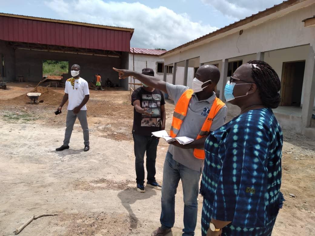 JosephSeigneur's tweet photo. VISITE MINISTÉRIELLE  ANNE DÉSIRÉE OULOTO  :
CE SAMEDI 09 MAI 2020 , LA MINISTRE A VISITÉ LE CHANTIER DU CENTRE DE SECOURS D'URGENCE (POMPIERS) DU CAVALLY !
UN CHANTIER ABANDONNÉ PAR L'ANCIEN CONSEI
NB: ANNE DÉSIRÉE OULOTO EST LA NOUVELLE PRÉSIDENTE DU CONSEIL RÉGIONAL ! https://t.co/5qKImB4JEX