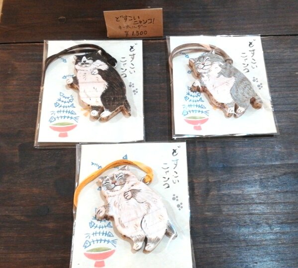 #ネコと暮らす日常 ライブ配信、バッテリー切れちゃったもよう。
ただいまごそごそっとしておりますー
(そして、グッズの写真をさらに追加。) 