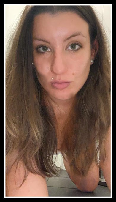 Na meine s&uuml;&szlig;en.Ich h&auml;tte ja mal wieder Lust auf Spa&szlig; zu dritt ... ! Da gibt es doch bestimmt ne Menge<a href="/tag/homemade"class="tags"><span>#homemade</span></a><a href="/tag/german"class="tags"><span>#german</span></a><a href="/tag/solo"class="tags"><span>#solo</span></a><a href="/tag/sexdoll"class="tags"><span>#sexdoll</span></a>