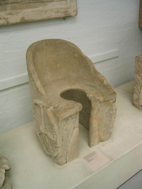 RomanArmySchool's tweet photo. It's a bank holiday and whilst we can't visit any #Romanforts today we can look at fun #Romanartefacts. Like this marble toilet in the shape of a chariot from the Baths of Caracalla, Rome. Now in the British Museum. Who said a toilet can't be stylish as well as functional? https://t.co/nnbMBogHrT