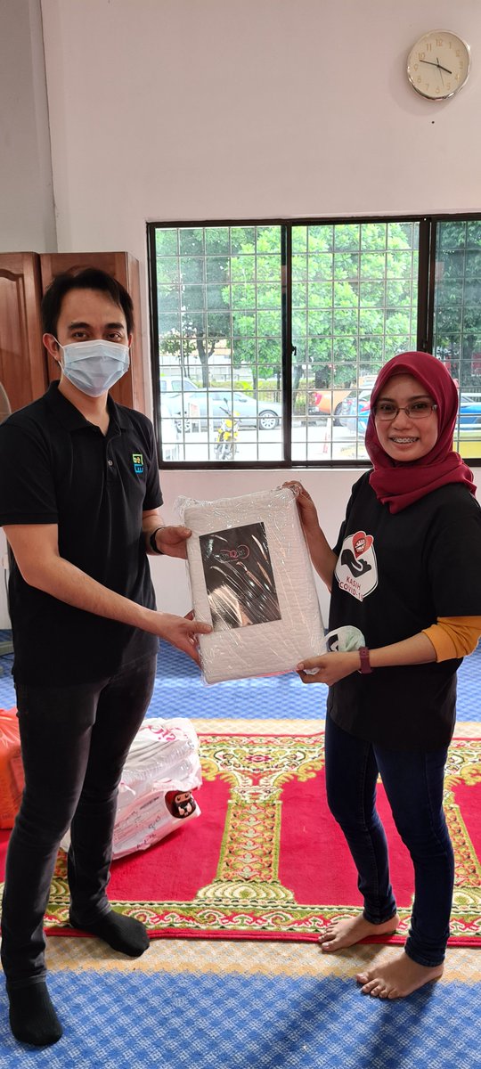 saseroba's tweet photo. Sumbangan #KasihCOVID19 yang diketuai Presiden Pertubuhan Safa Malaysia, Sdr. Nurul Idzwan Nazar (Batch 2)🤲🏼
#Saseroba https://t.co/oNDdAfoYMj