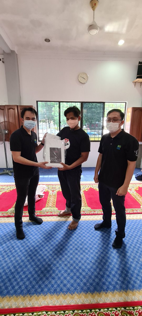 saseroba's tweet photo. Sumbangan #KasihCOVID19 yang diketuai Presiden Pertubuhan Safa Malaysia, Sdr. Nurul Idzwan Nazar (Batch 2)🤲🏼
#Saseroba https://t.co/oNDdAfoYMj
