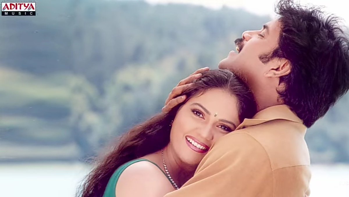 far_fetchd_'s tweet image. #18YearsForBBSanthosham

Ippudu ee santosham mundara chinnabotai ani kadara... Lolona manasanta santosham ye 💕