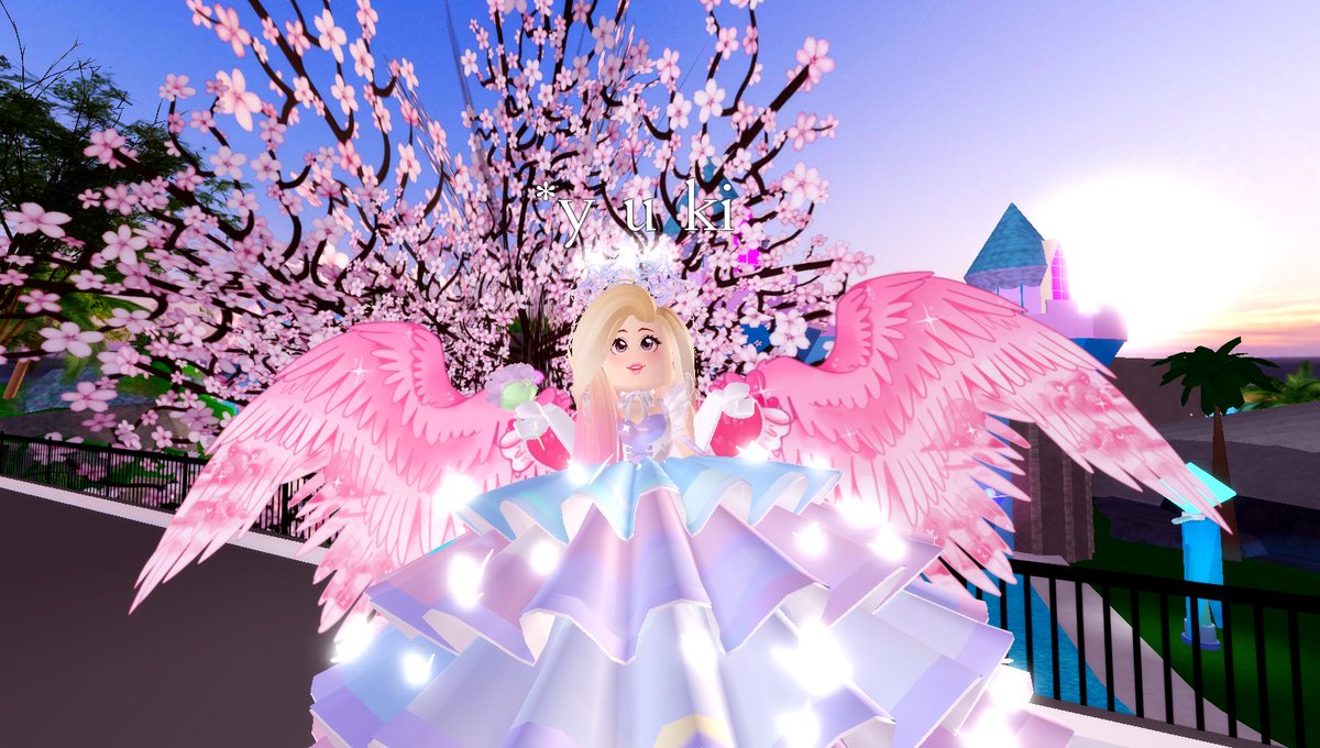 Donut Girltci On Twitter Royale High Giveaway 1st Prize Royal Stroll In The Garden Skirt 2nd Heavenly Love Wings Rules Follow Me Rt Comment Done Goodluck I Really Wanted To Do A Halo - roblox royale high sparkling garden