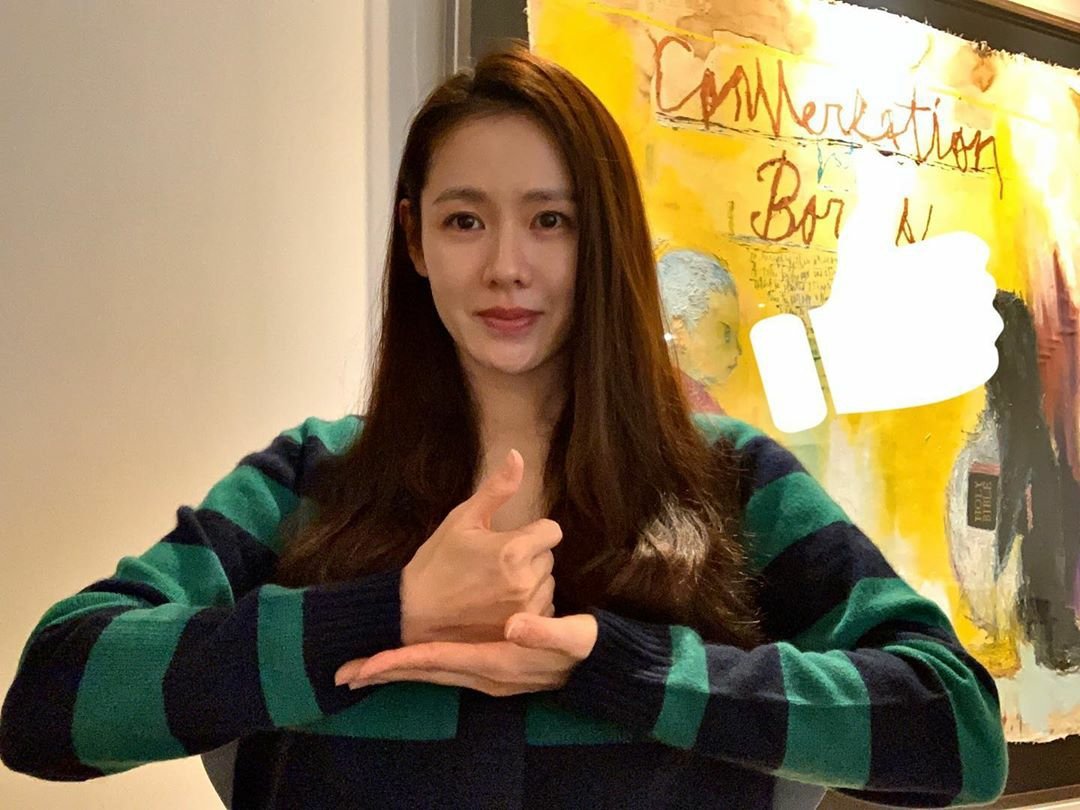 On Twitter Trans 200509 Sonyejin Yejinhand Updateㅡ Thank You So Much To All Medical Staff Who Are Doing Their Best For Us At A Time Where Everyone Is Having A Hard