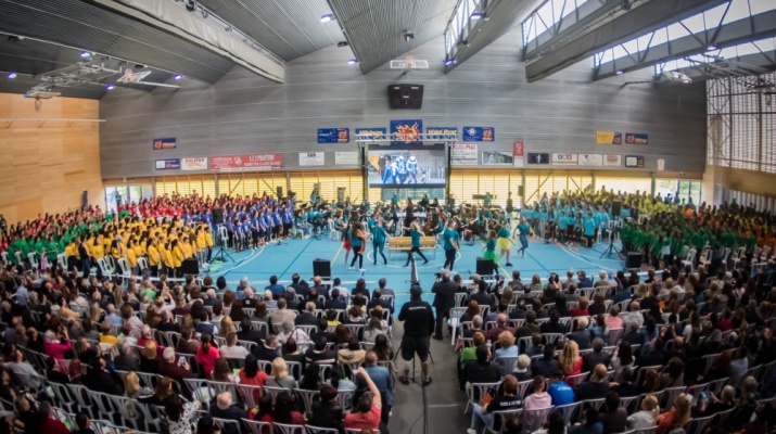 galis_esc's tweet photo. Ahir vam celebrar la 19a Cantata Ciutat del Prat d'una manera molt especial, des de casa.
Gràcies a tots/es🥰!Tornarem a cantar junts/es!🎤🎶
https://t.co/ixdzQ3Y3Xx
#elsgalisensquedemacasa #escolesdelPrat
@interseccions__ #cantatadesdecasa #escolad'artsenviu #AlPratEnsCuidem https://t.co/BYTWMI7zM5
