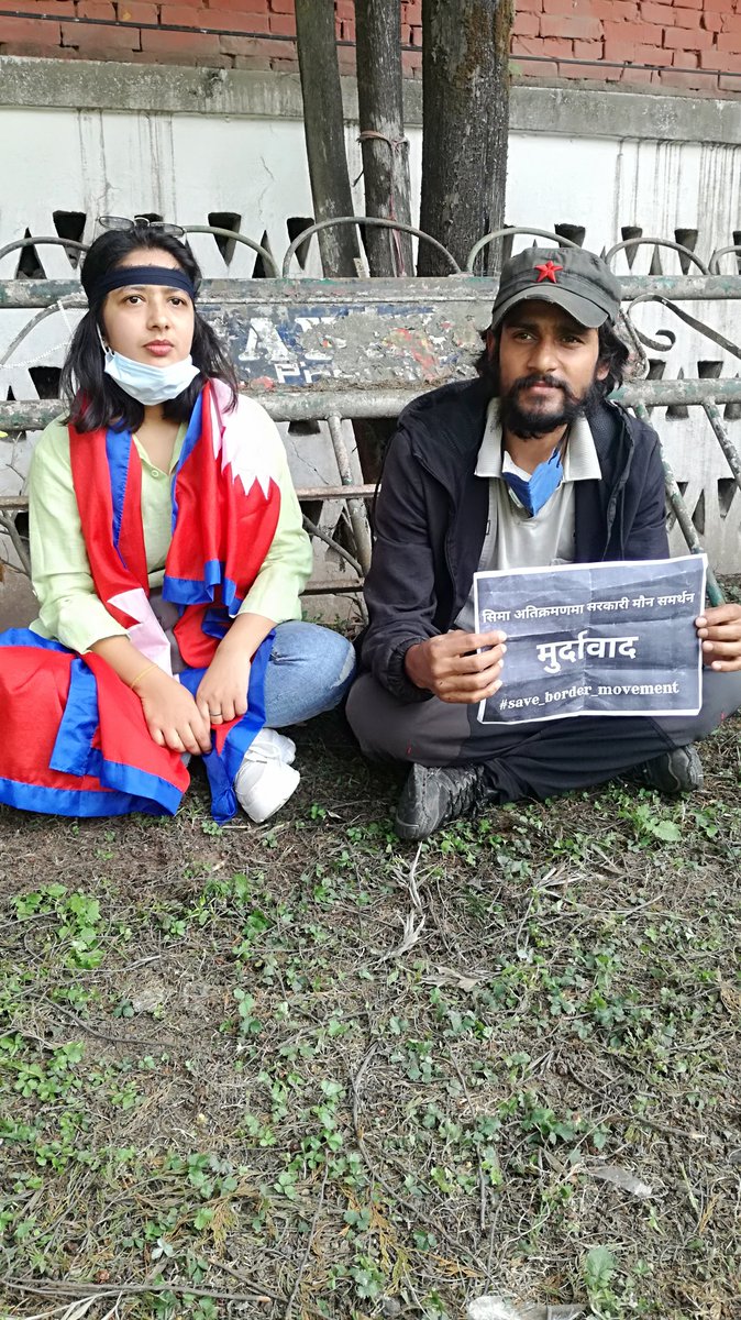 Alive_Aleeza's tweet photo. राष्ट्रिय स्वाधीनताका खातिर हामी सरकारलाई निन्द्राबाट बिउँझाउन माइतीघर गएका थियौं ! प्रहरीलाई सरकारको निन्द्राको पहरेदार राखिएको थियो जो सरकारलाई बिउँझन नदिने पक्षमा थियो र सरकार निदाएको नाटक गर्नमा ब्यस्त थियो ।
सरकार यत्रो आक्रोश किन ? सिमा मिचिएको हो कि बेचिएको ? @Cmstruggle https://t.co/TXPiOubVAS