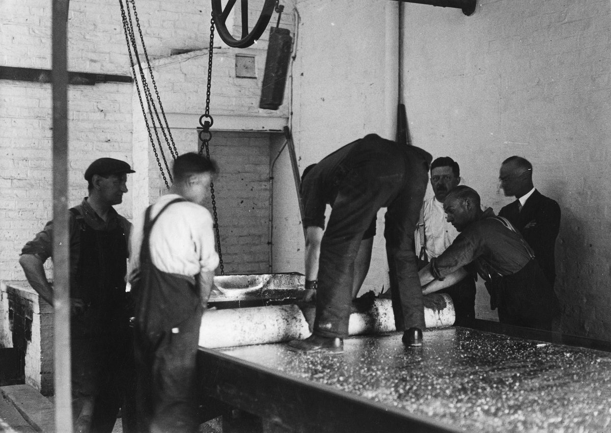 YorkArchivesUK's tweet image. 👀What's going on here then? If you haven't already joined the #CaptionChallenge, now is your chance to share your knowledge of York with the world.

We're looking for locations, dates &amp;amp; any interesting information you may have to share: ow.ly/dbAb50zwad6

#MissingYork 📷