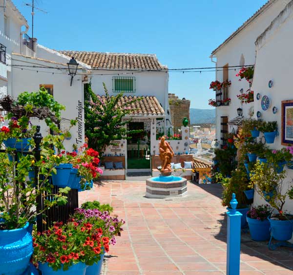 El Festival de los Balcones de Iznájar (Córdoba), se ha reinventado para que este año podamos disfrutar de su colorido de forma virtual. Estas son las actividades programadas para el mes de mayo <a href="/AytoIznajar/">Ayuntamiento Iznájar</a>   bit.ly/2WhxLkX