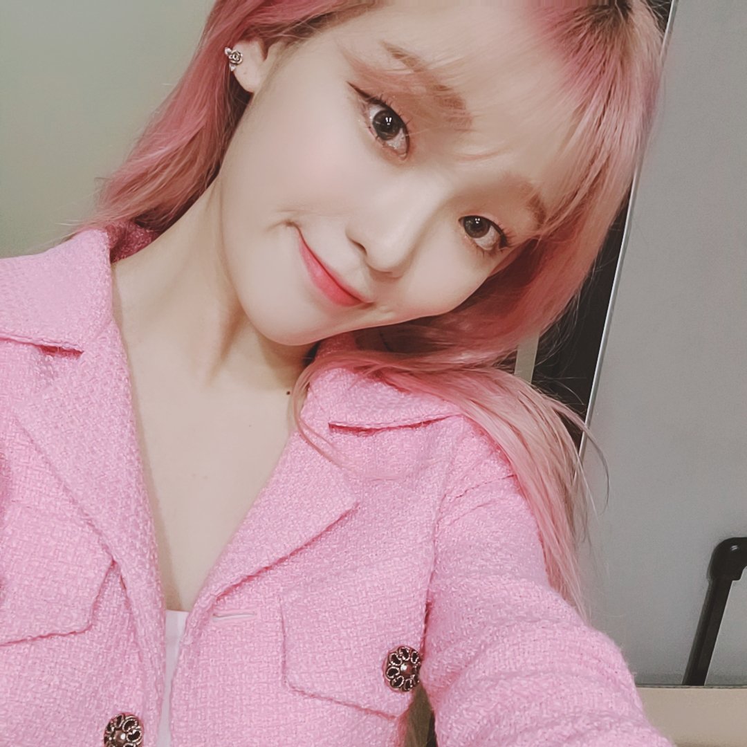 WM_OHMYGIRL's tweet photo. #오마이걸 #미라클 #고마워요 #기적 #승희 #분홍 #앞으로_크리들위해_더_열심히_할께 #감사합니다♡ #보고싶어_미라클 https://t.co/sfHhuZyIg1